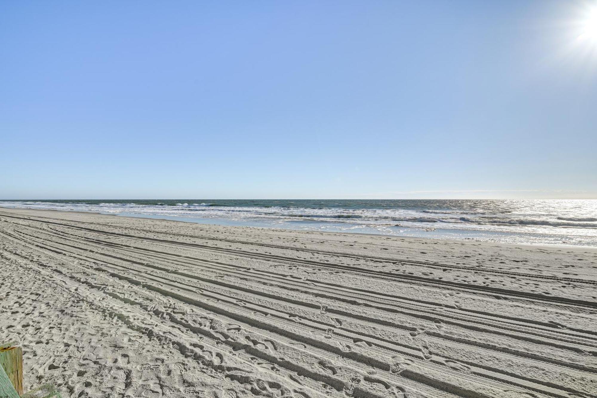 Cozy Beachfront Condo With Wifi, Views And Pool Access 미를 비치 외부 사진